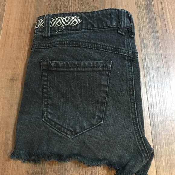 Jolt Black Distressed Denim Cutoffs Sz 5 - Picture 2 of 3